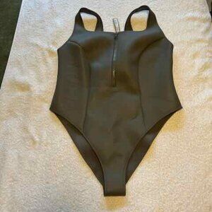 SKIMS NWT RUBBERIZED SCUBA SWIM SCOOP NECK ONE PIECE GRAY CHALK SIZE 2XL